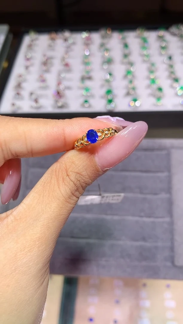 戒指蓝宝石18K金镶嵌0.5CT