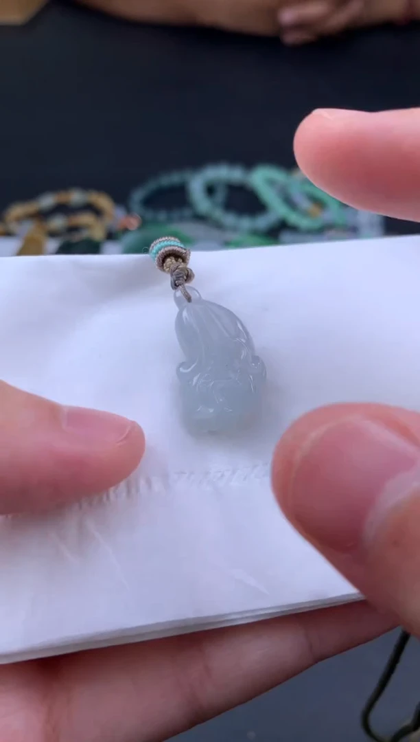 翡翠未镶嵌颈饰逆**行翡翠