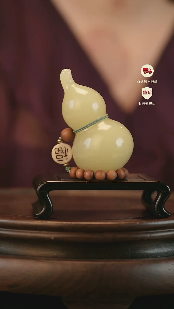云南石竹叶青雕刻：手捻福禄手把件摆件