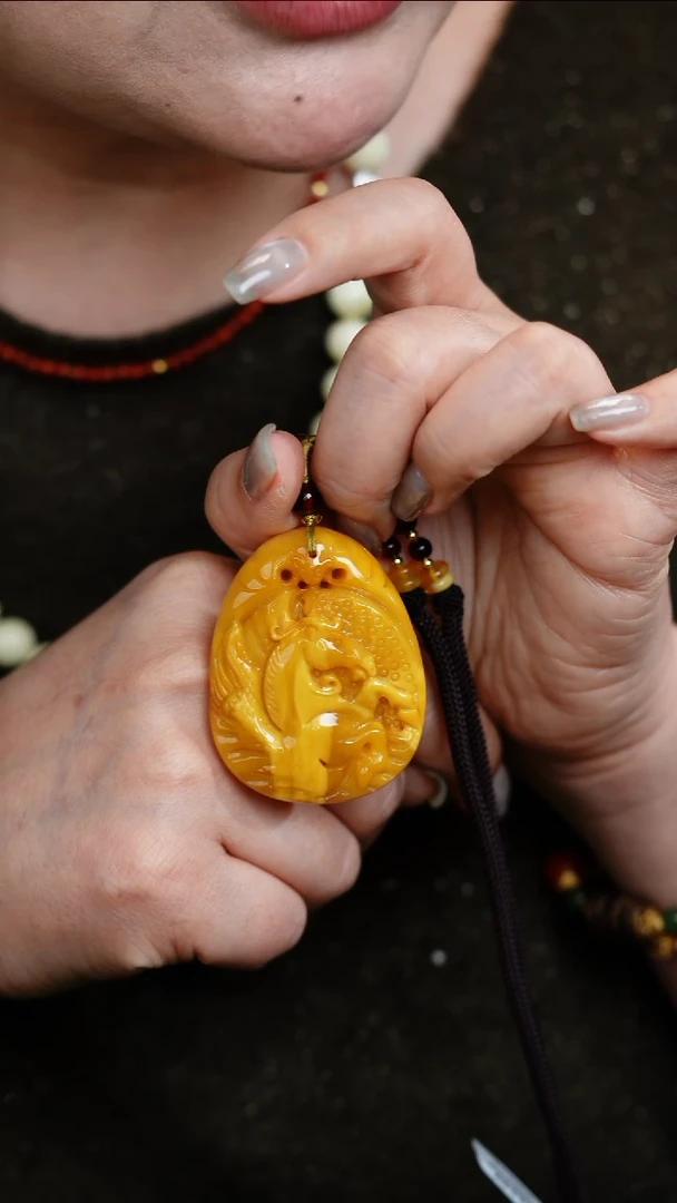 蜜蜡吊坠(不含链)未镶嵌天然蜜蜡独角兽飞马吊坠赠绳 重17g+