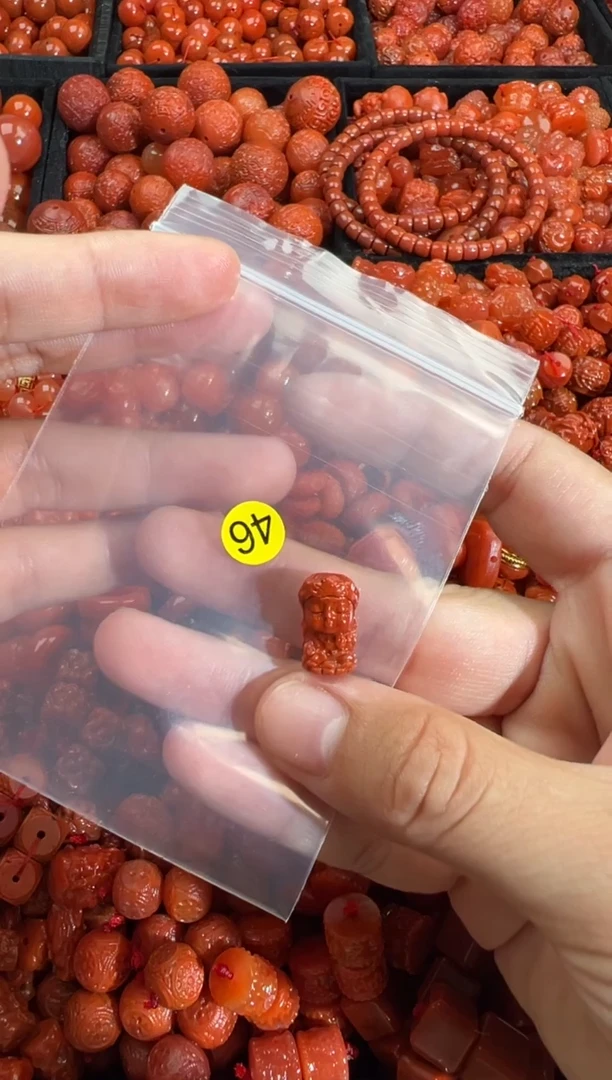 南红玛瑙未镶嵌颈饰1