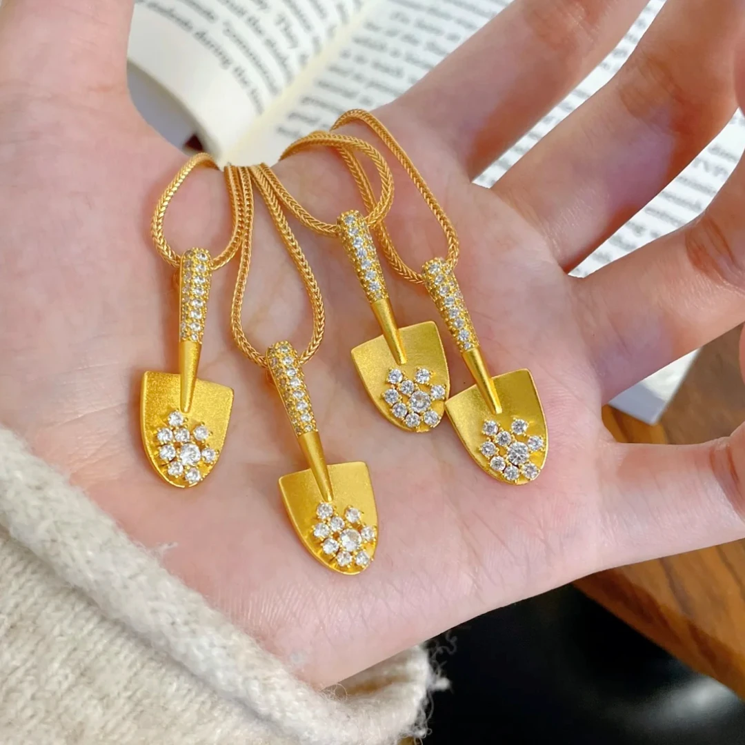 铜合金项链 爆闪金色铲子吊坠百搭精致女士高级感锁骨链气质坠链