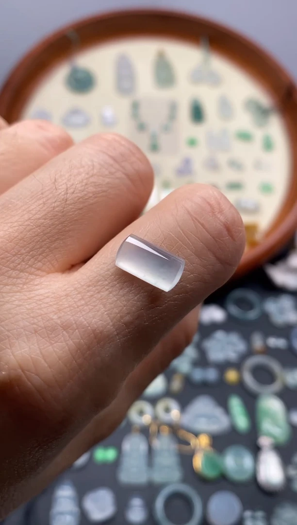 颈饰未镶嵌翡翠冰马安/芬