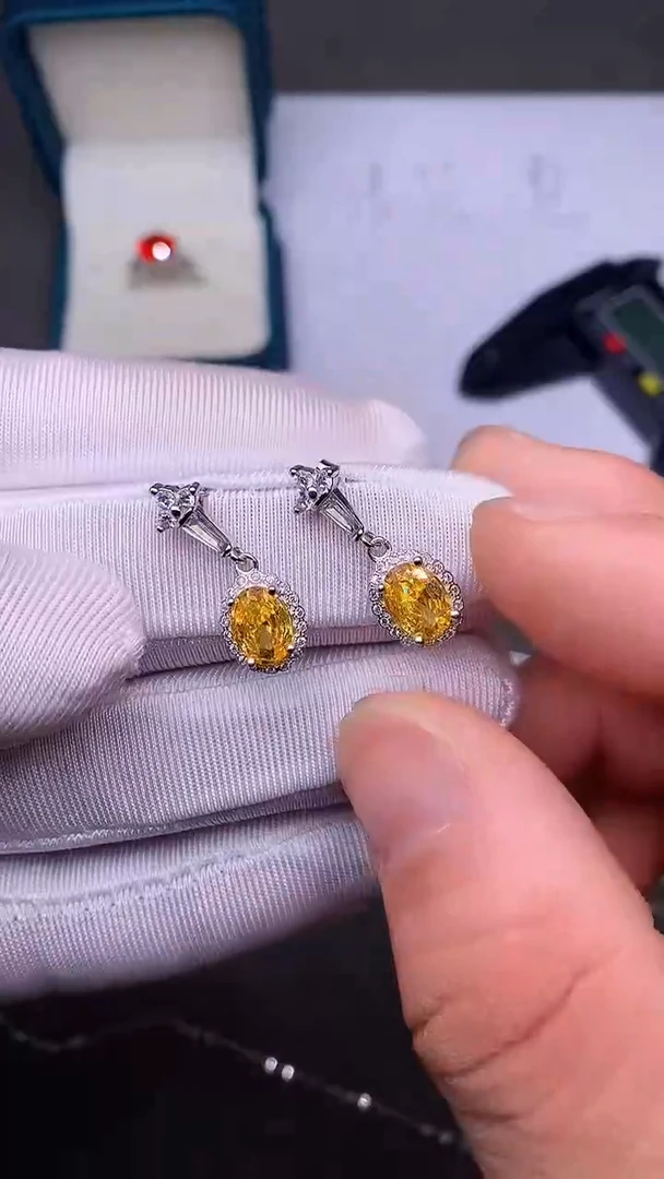 【闪购商品】彩色蓝宝石耳饰银S925镶嵌............