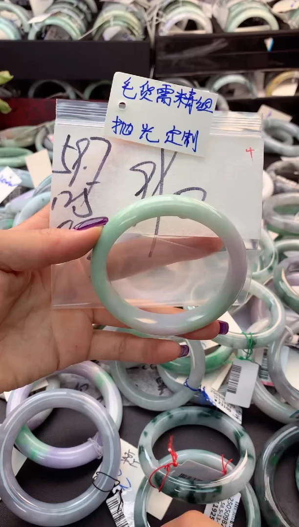 定制翡翠未镶嵌毛货需精细抛光+多人