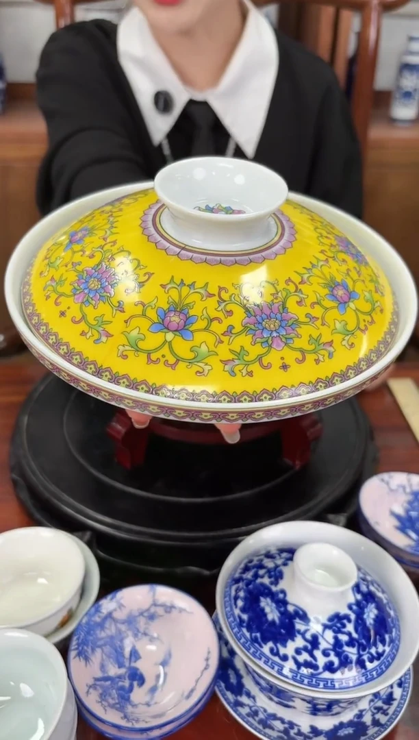 A09景德镇珐琅缠枝莲和合器1只