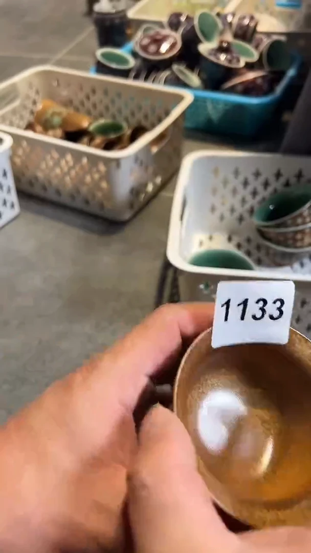 龙泉窑水草花压手杯1133