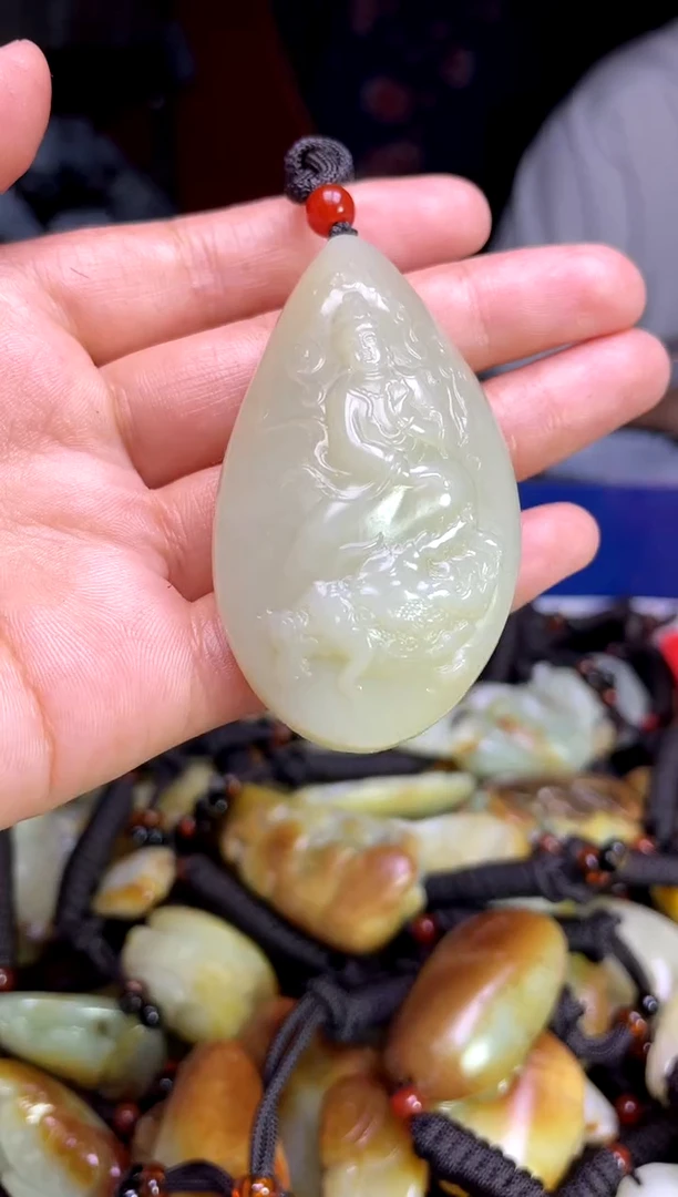 和田玉未镶嵌颈饰1