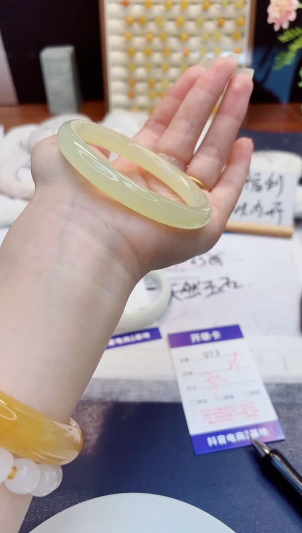 未镶嵌手镯石英质玉13-美人条晴水-圈口57