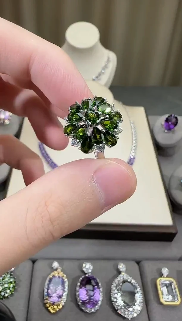 银S925镶嵌透辉石戒指5mm戒指繁花设计款