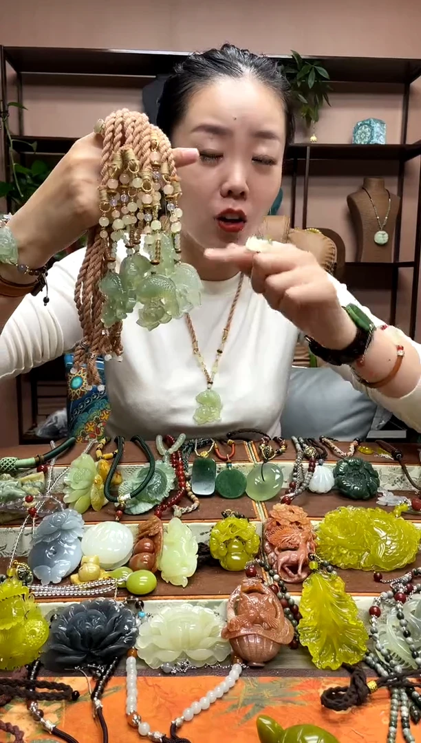 未镶嵌岫玉吊坠多样性发货发其中之一