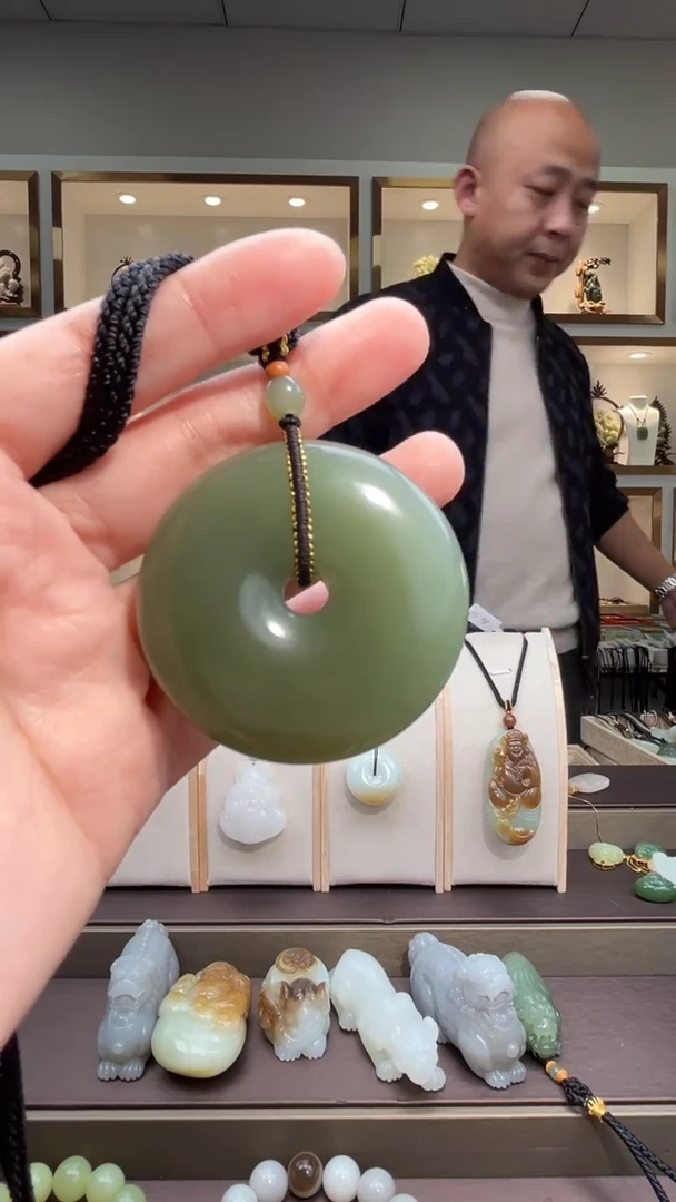 颈饰未镶嵌和田玉苏