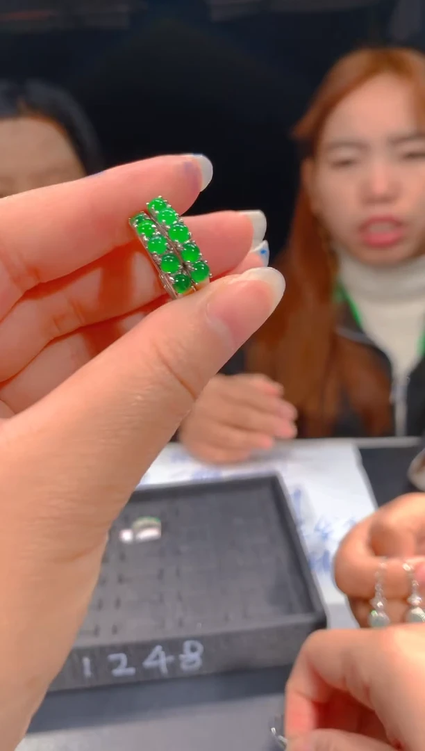 【闪购商品】定制翡翠未镶嵌8定制翡翠，多样性发货（发其一）