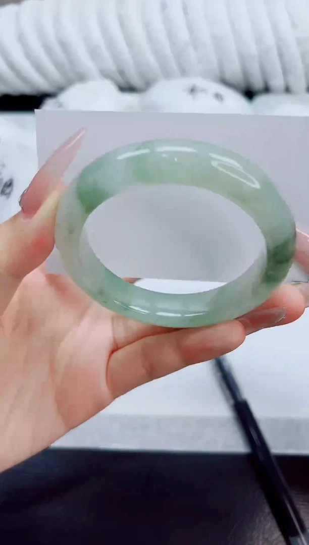 未镶嵌手镯石英质玉109/52.1