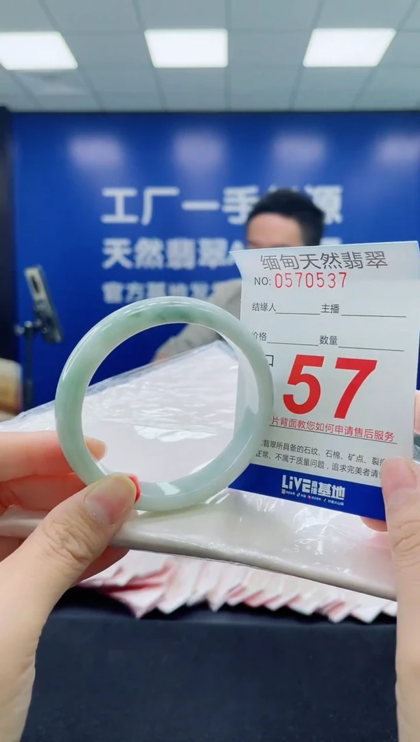 未镶嵌手镯翡翠天然翡翠手镯