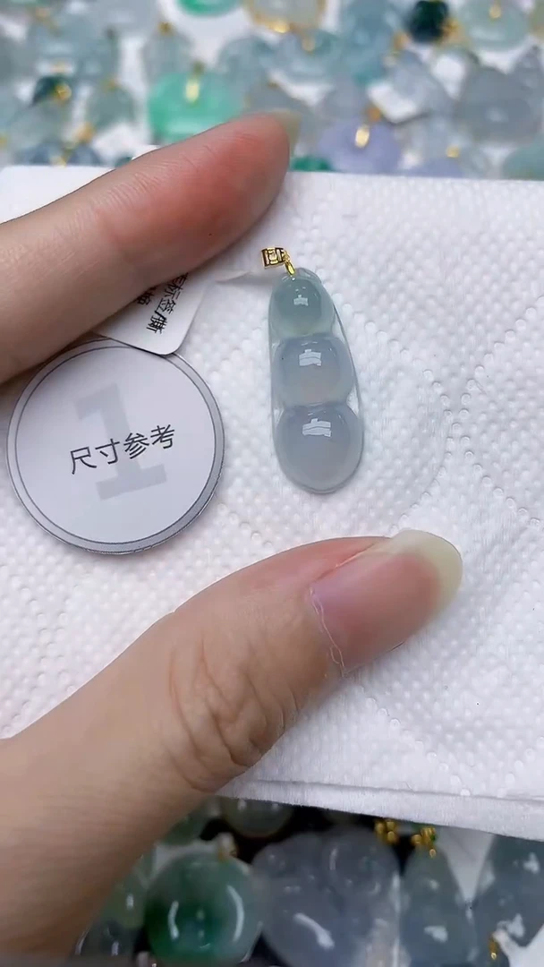 颈饰18K金镶嵌翡翠天然A货翡翠