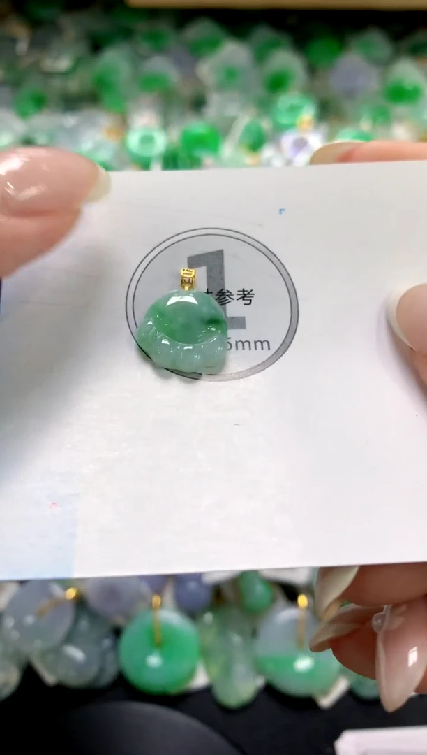 翡翠18K金镶嵌颈饰1111111111111111