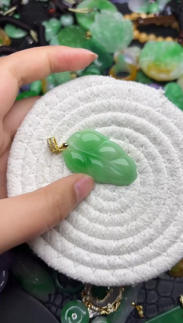 颈饰未镶嵌翡翠缅甸翡翠吊坠