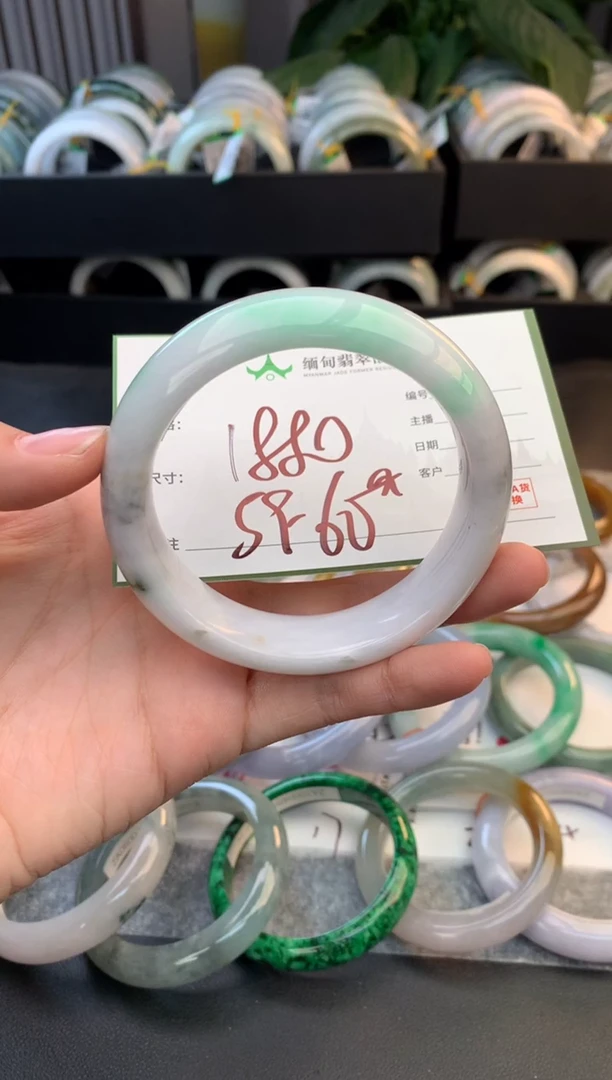 未镶嵌定制翡翠毛货需精细抛光+多人