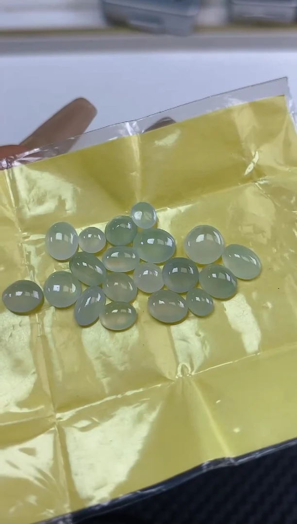 定制翡翠未镶嵌天然翡翠蛋面63