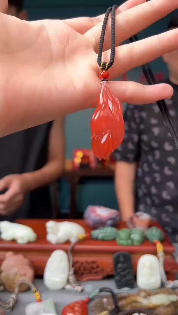 南红玛瑙未镶嵌颈饰吊坠