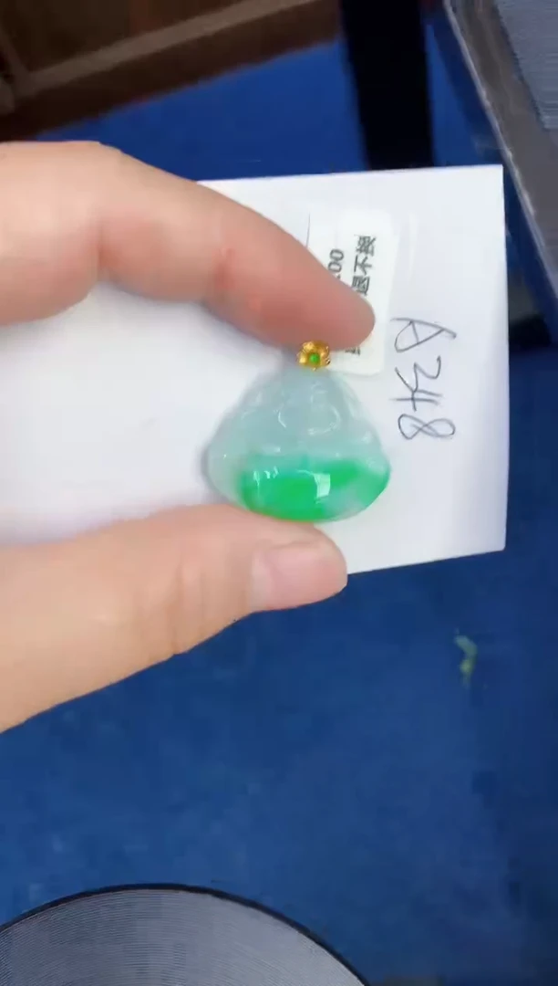 翡翠18K金镶嵌颈饰缅甸天然翡翠A货