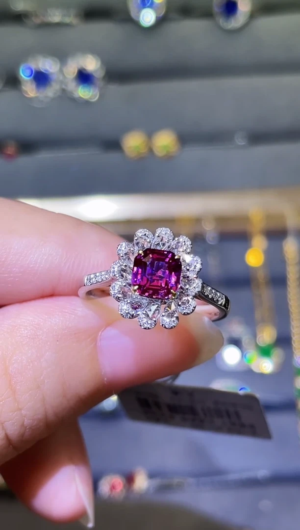 戒指蓝宝石18K金镶嵌1.06ct