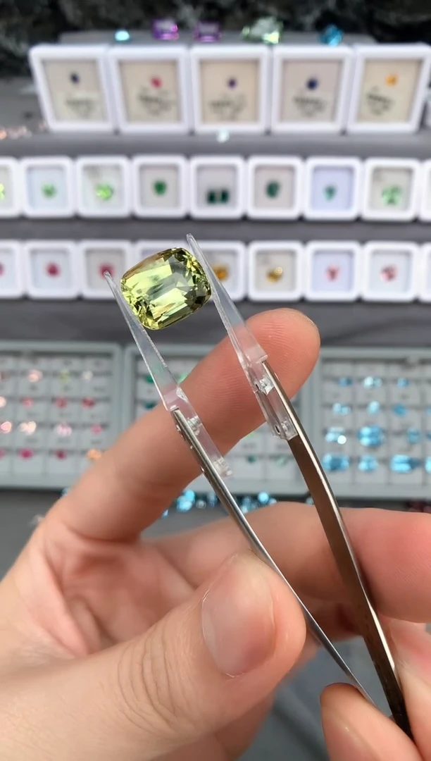 【闪购商品】定制绿柱石裸石未镶嵌9.72ct