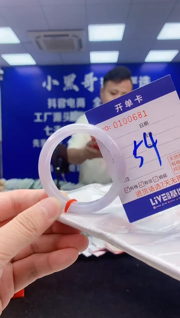 翡翠手镯未镶嵌1翡翠A货手镯