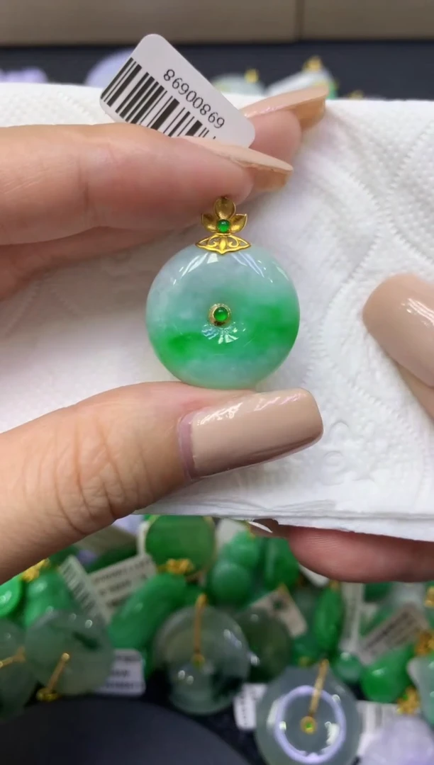 颈饰18K金镶嵌翡翠天然缅甸翡翠A货
