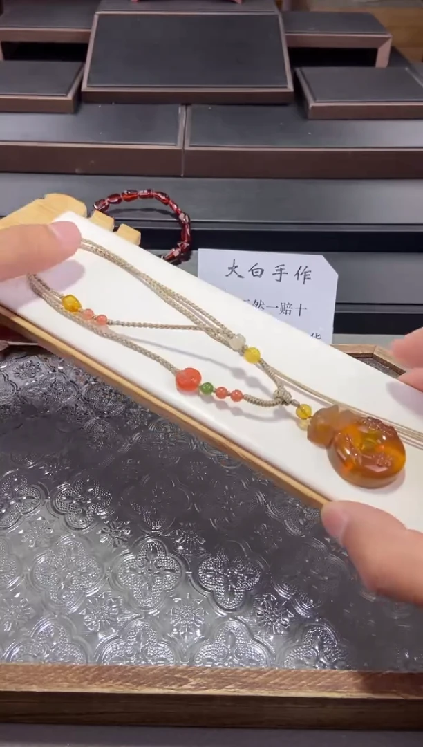 琥珀颈饰未镶嵌兔子吊坠