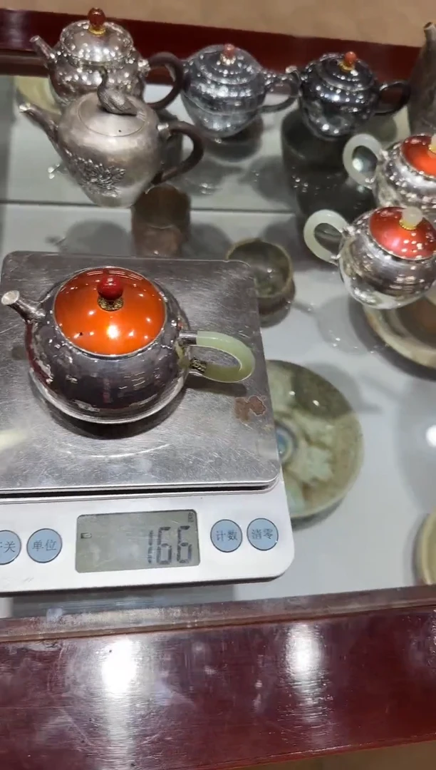 足银999精工手工玉把西施山水鏨刻亮面铜包银盖子泡茶壶