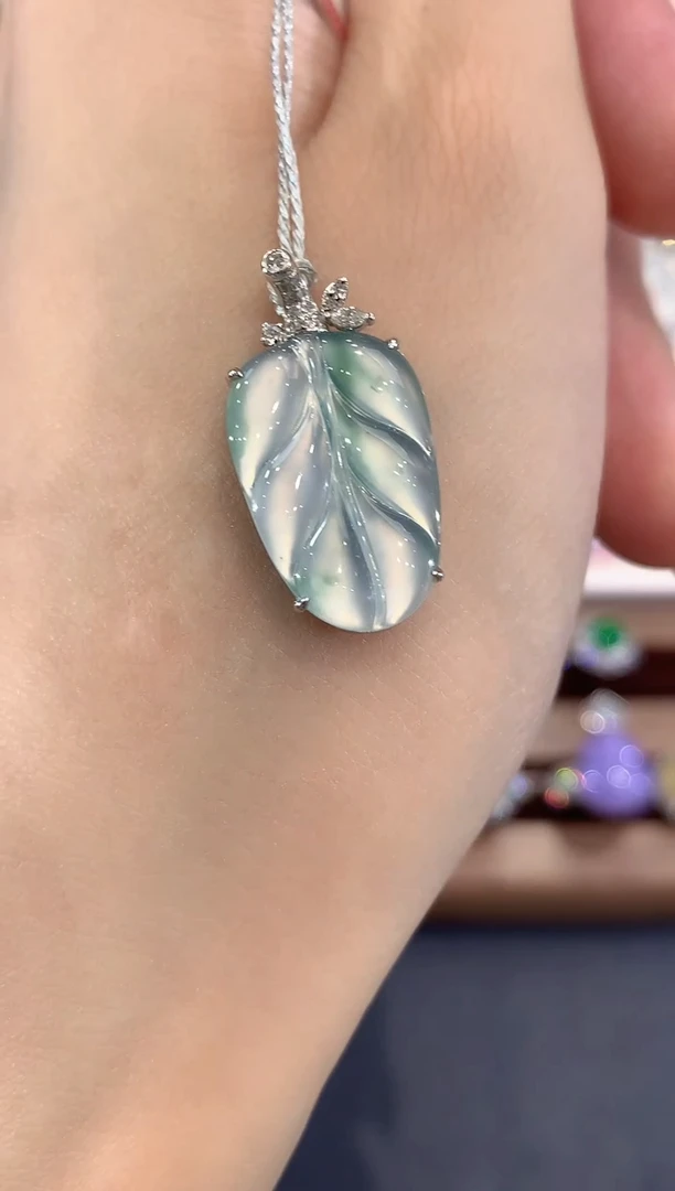 吊坠(不含链)18K金镶嵌翡翠q56