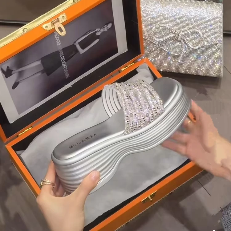 水钻厚底凉拖鞋女2025新款夏季外穿时尚百搭松糕小个子一字拖鞋