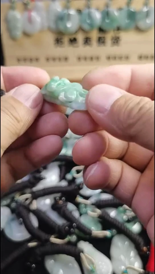 颈饰未镶嵌翡翠翡翠A货