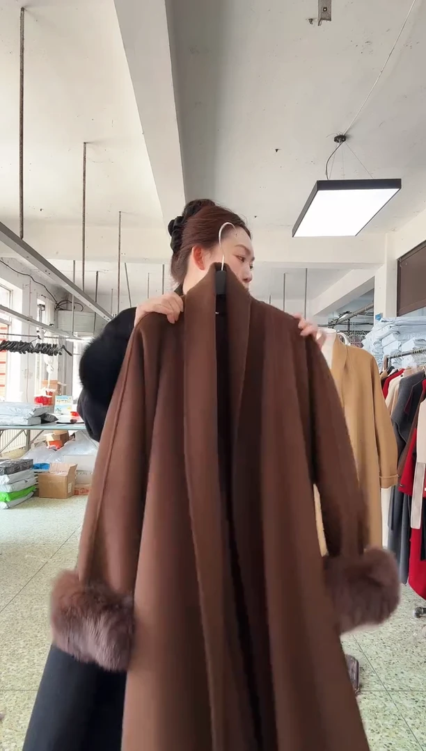 英丽女王咖色毛袖小码