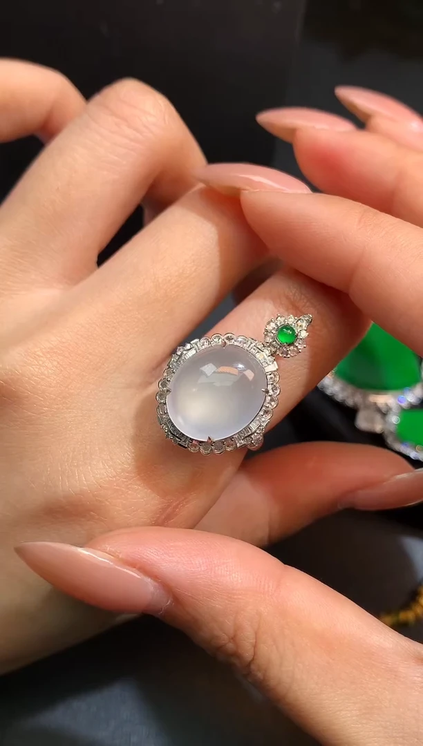 18K金镶嵌戒指翡翠?****?戒指