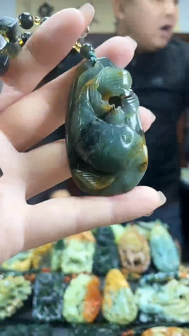 【闪购商品】蛇纹石玉吊坠未镶嵌·