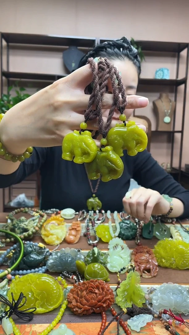 未镶嵌岫玉吊坠多样性发货发其中之一