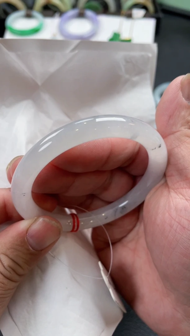 【闪购商品】翡翠手镯未镶嵌57.87圆条 有纹裂