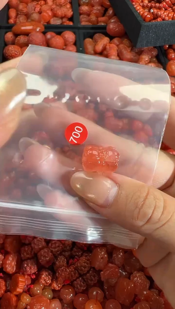 南红玛瑙未镶嵌颈饰1