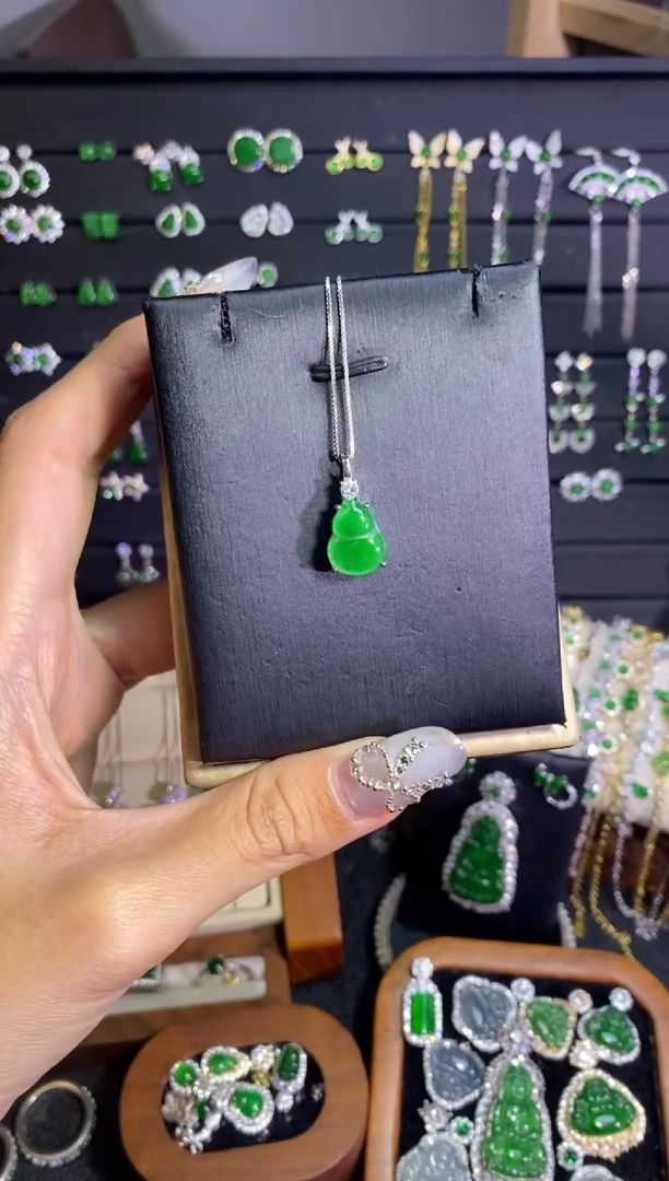 颈饰银S925镶嵌翡翠葫芦吊坠