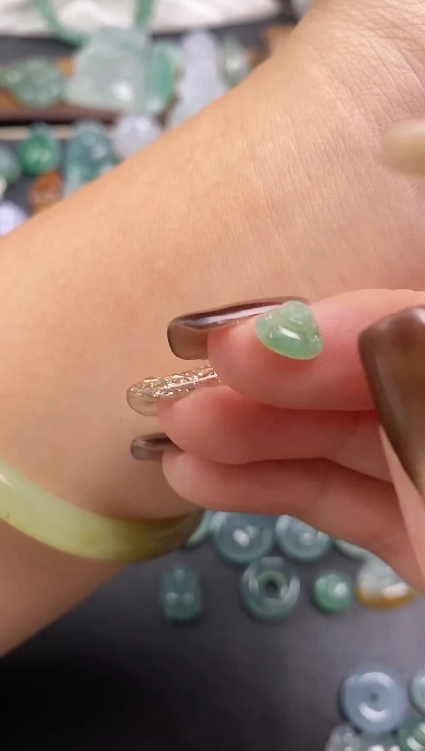 颈饰未镶嵌翡翠佛公