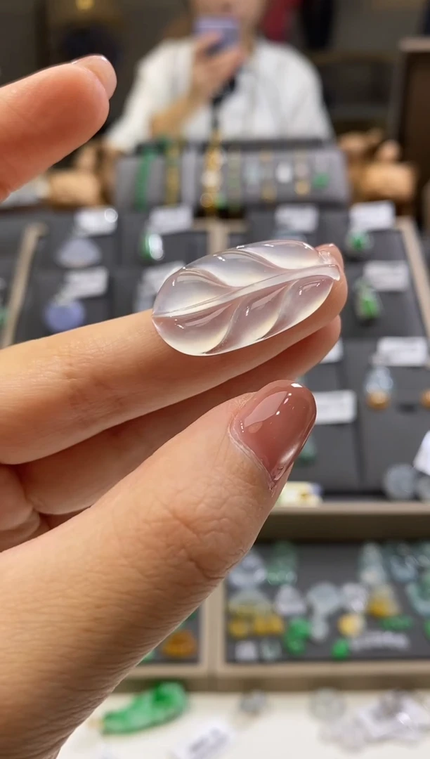 颈饰未镶嵌翡翠叶子