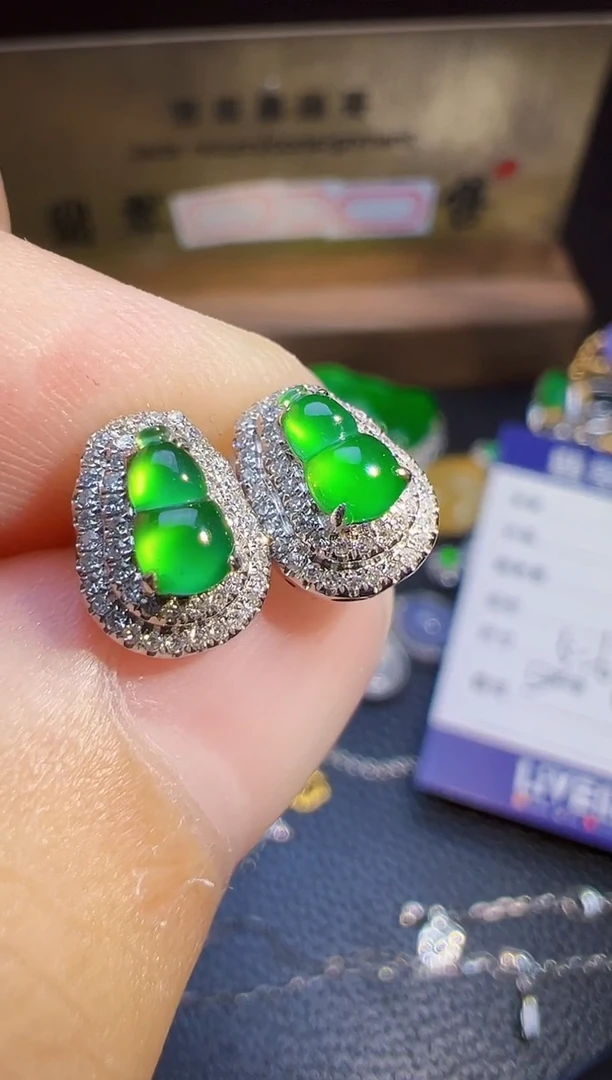 翡翠18K金镶嵌耳饰翡翠