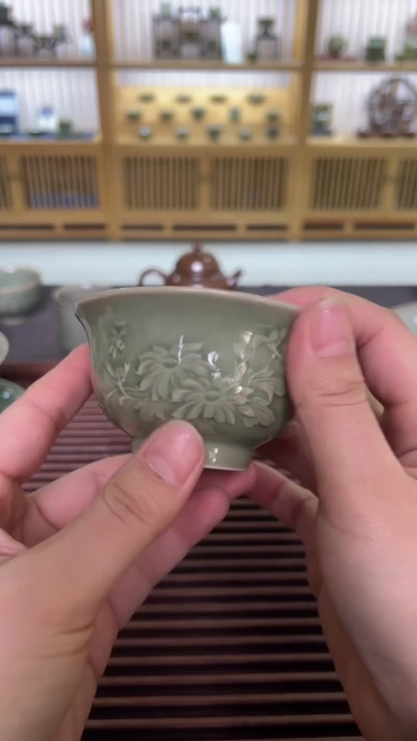 【闪购商品】其他菊纹压手杯耀州窑