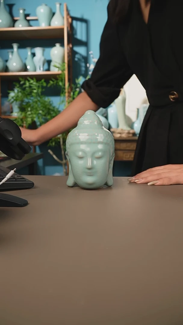 仿古佛首