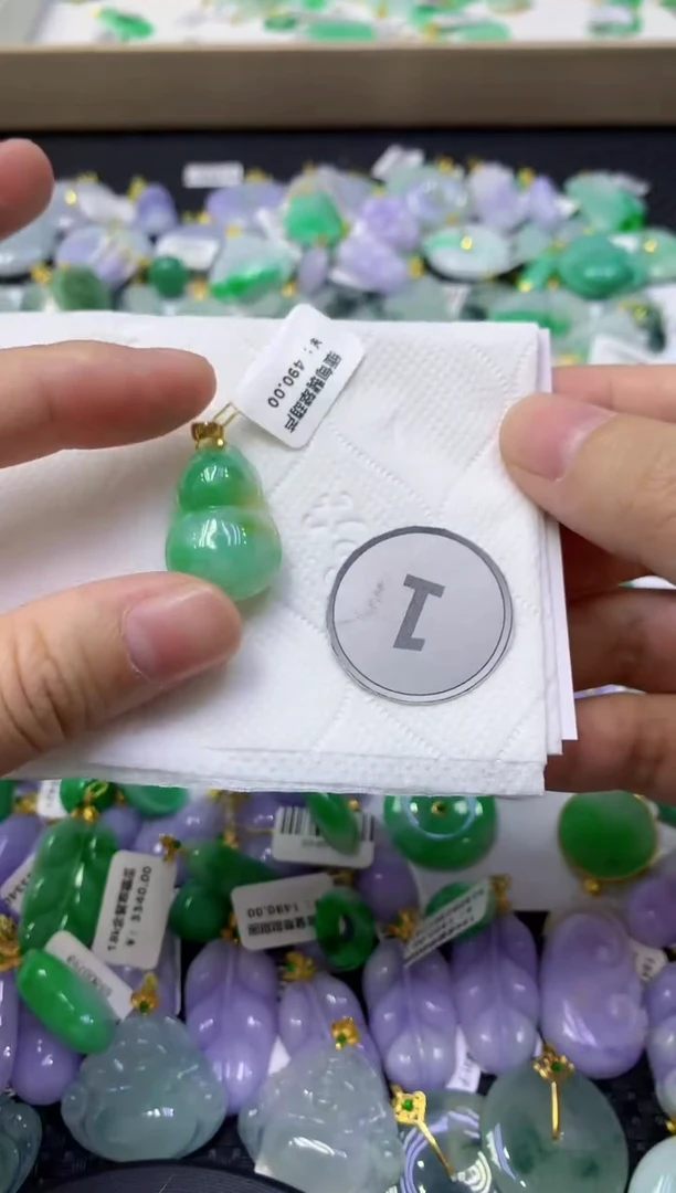 颈饰未镶嵌翡翠天然缅甸翡翠A货