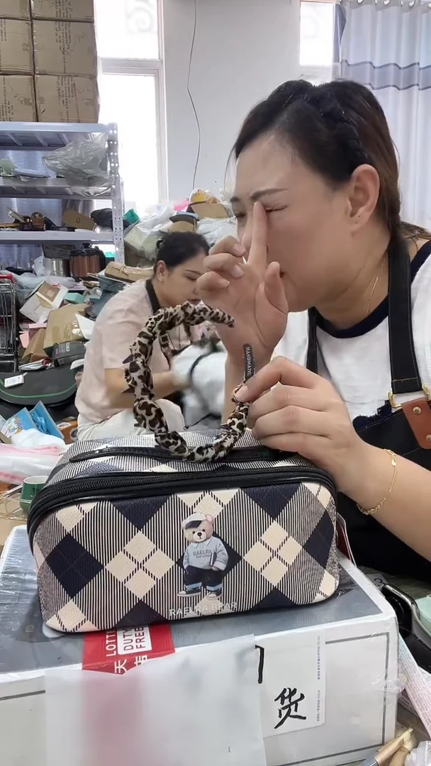 牦牛剖层皮革琪老板女包1号店超好看