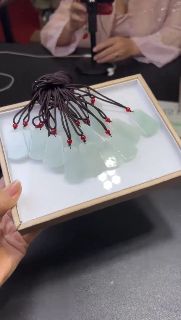 未镶嵌挂件翡翠多样性发一件R703142